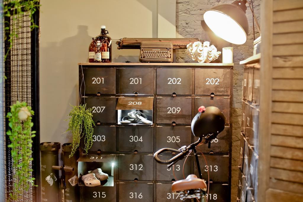 Хостел Bangkok Bed And Bike Экстерьер фото