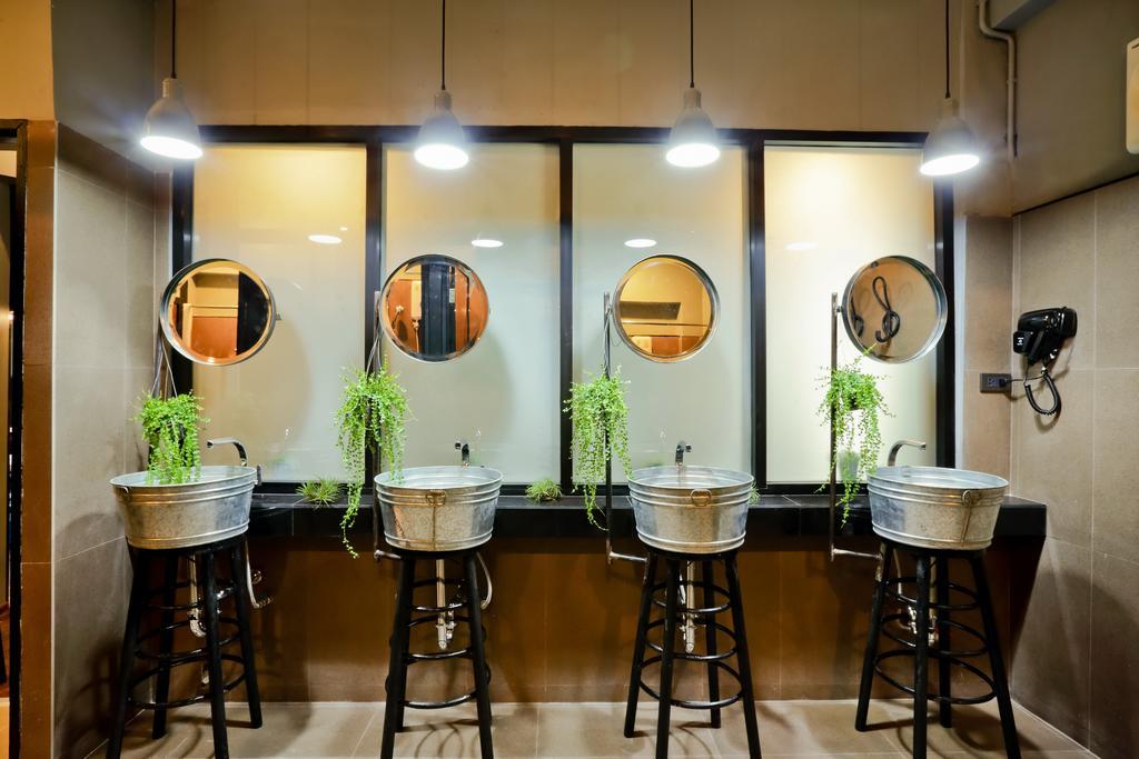 Хостел Bangkok Bed And Bike Экстерьер фото
