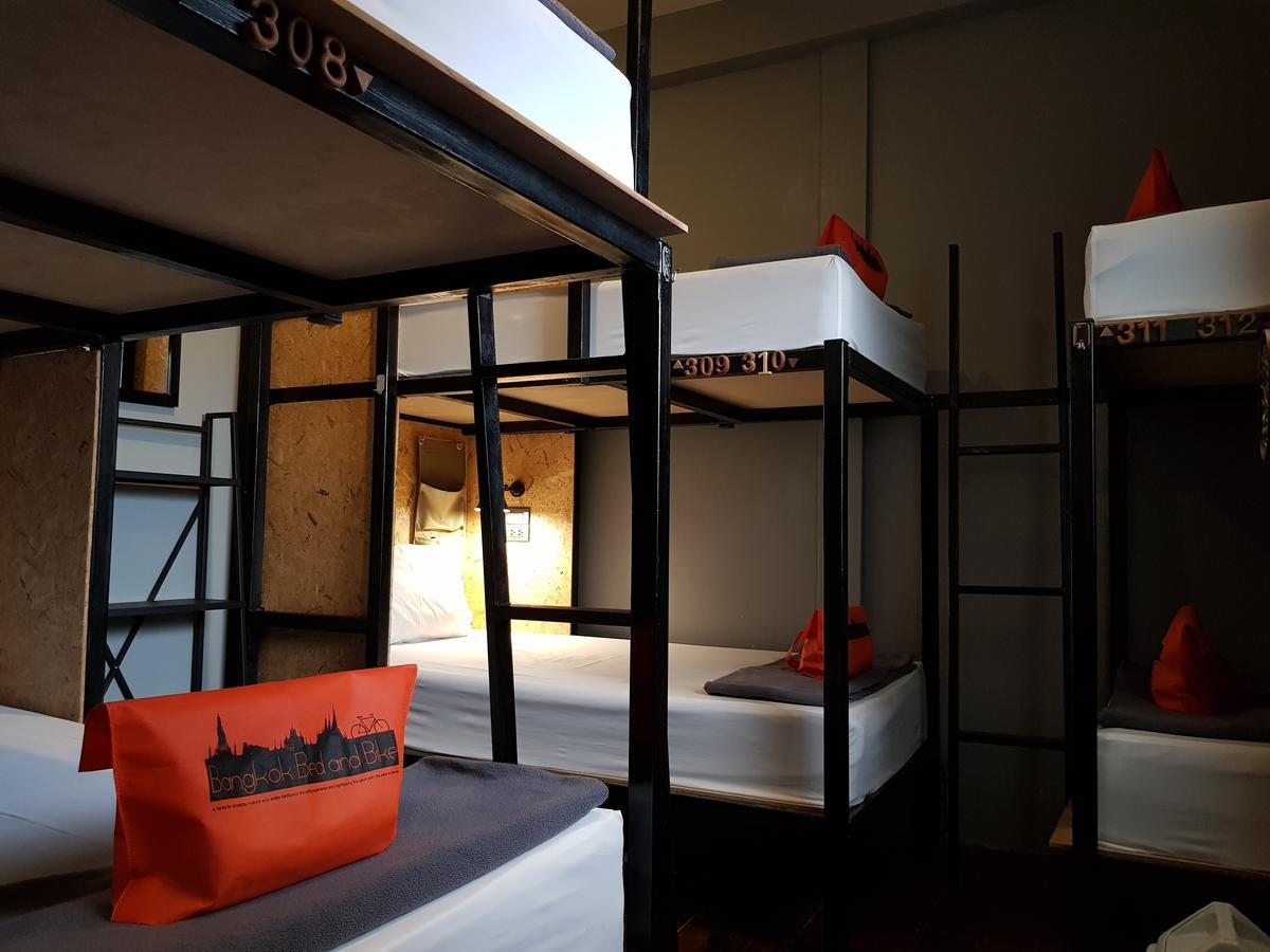 Хостел Bangkok Bed And Bike Экстерьер фото